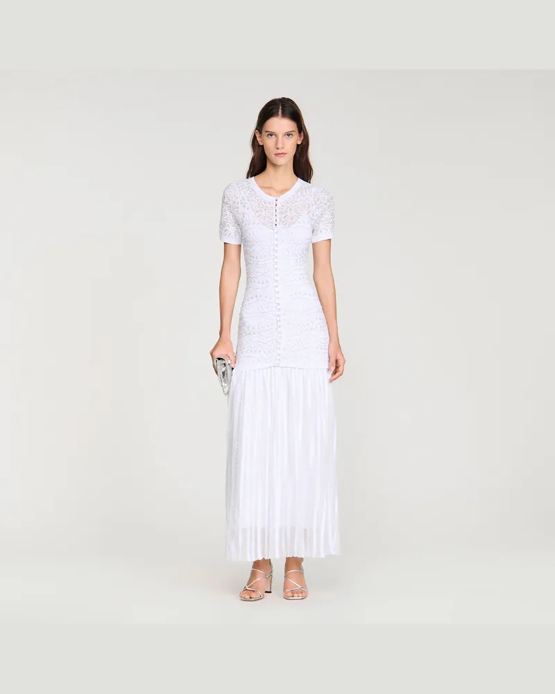Sandro Langes Strickkleid mit Perlen Weiß