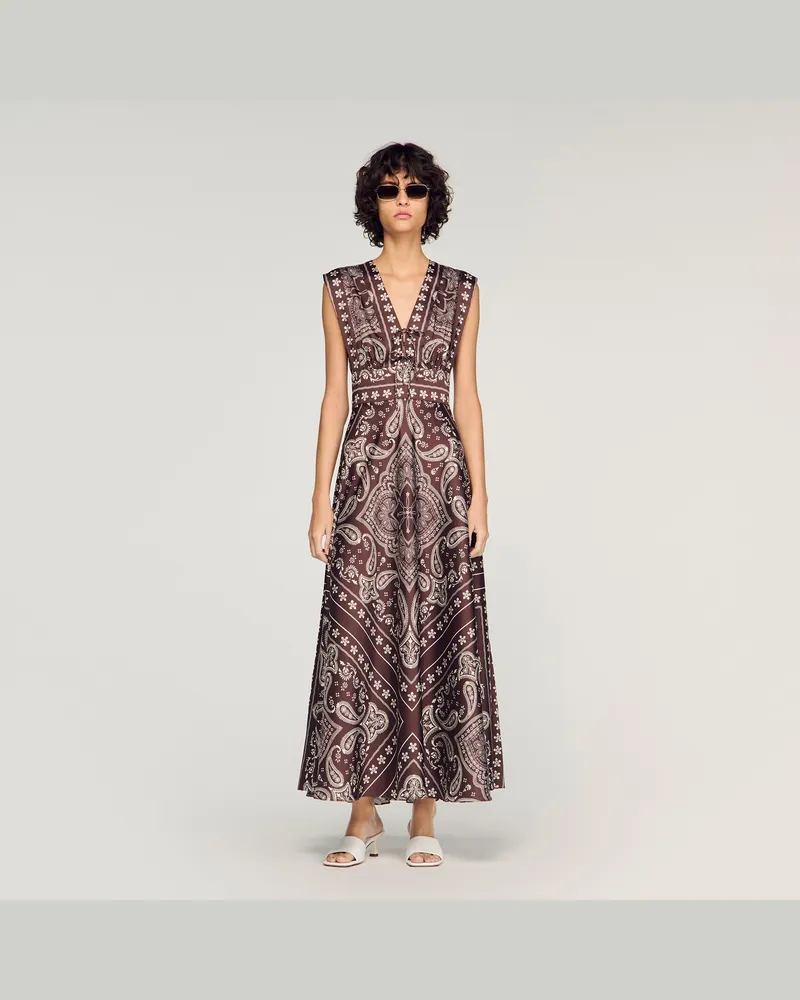 Sandro Langes Kleid mit Bandana-Muster Taupe