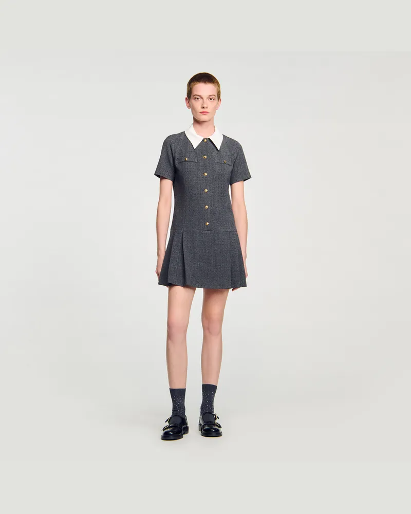 Sandro Kurzes plissiertes Kleid mit Strass Gris