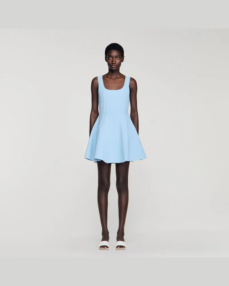 Sandro Kurzes Strickkleid mit Perlen Himmel-blau