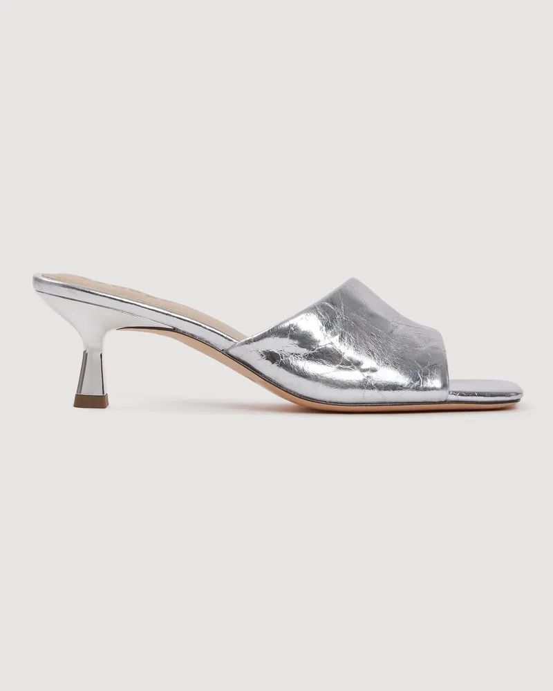 Sandro Mules mit Absatz aus Metallicleder Silber
