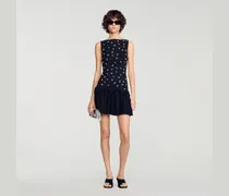 Kurzes Samtkleid mit Perlen