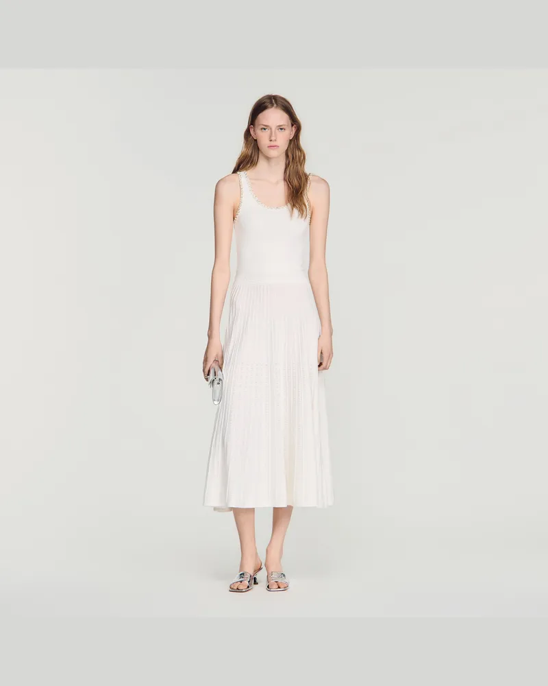 Sandro Langes Strickkleid mit Strassbesatz Weiß