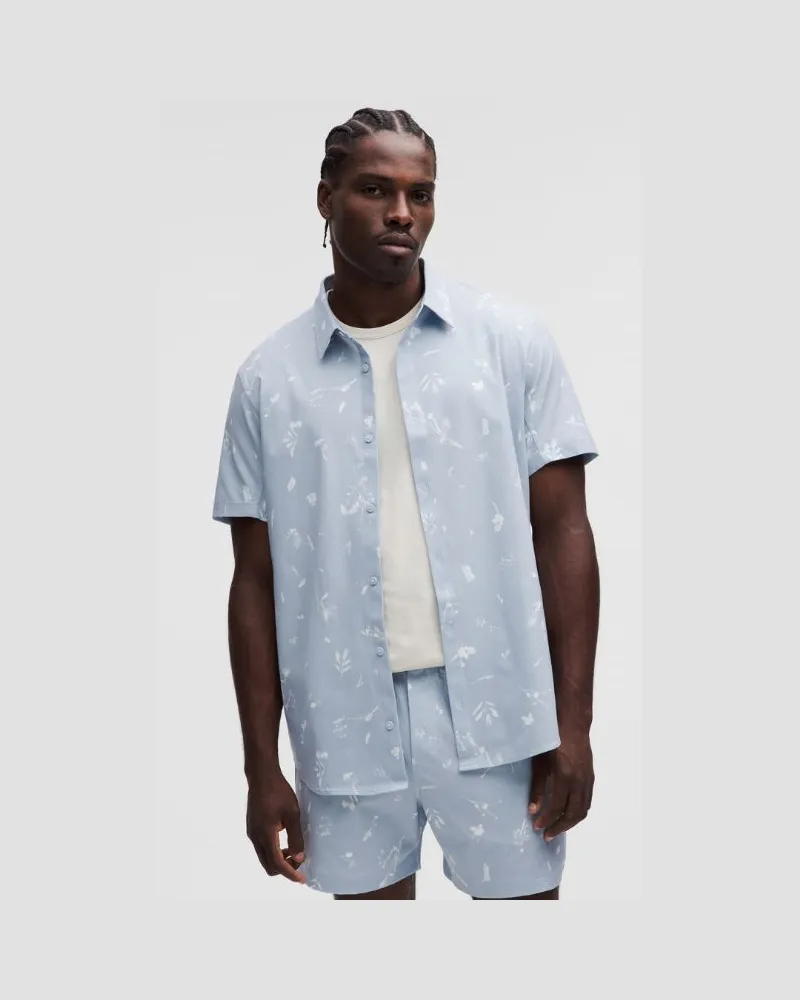 LULULEMON Airing Easy Kurzarm-Shirt für Männer – Größe in Sun Stamp Blue Linen Multi Sun