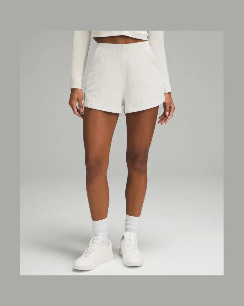 LULULEMON Gerippte Shorts aus Softstreme mit hohem Bund für Frauen – 5 cm – Größe in Bone Bone