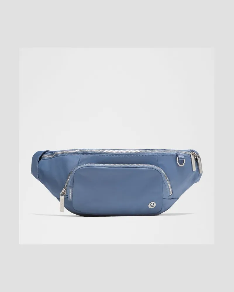 LULULEMON Everywhere Gürteltasche XL Metall – Größe in Washed Denim/Silver Washed