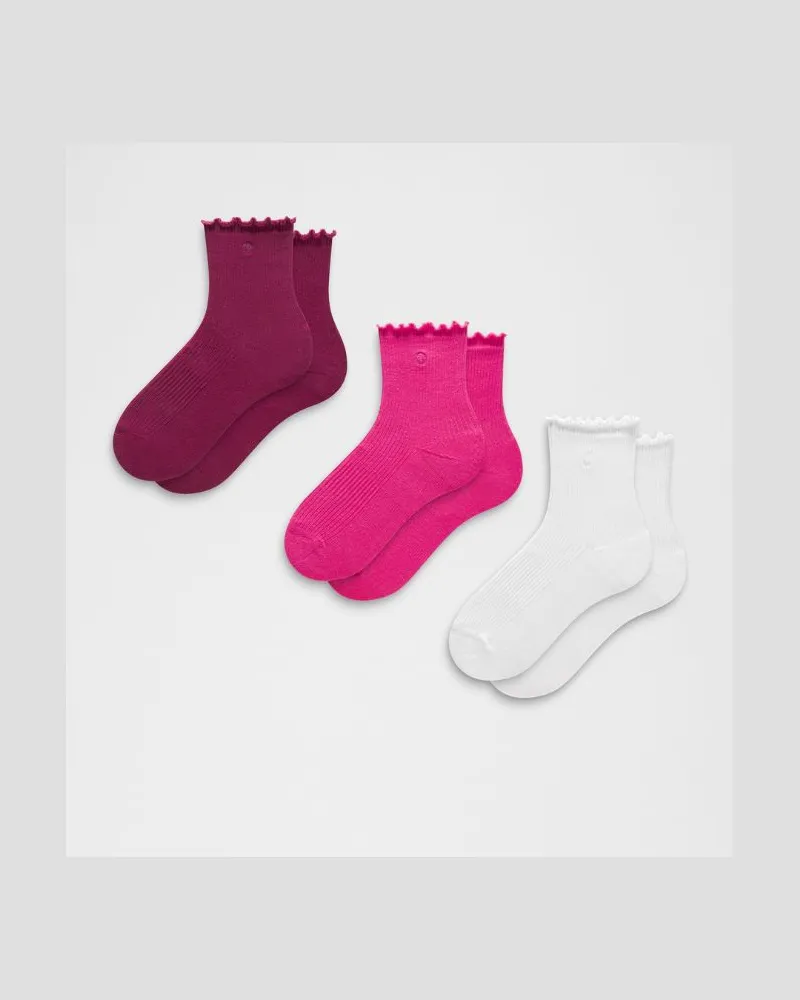 LULULEMON Quarter-Socken mit gewelltem Rand 3er-Pack – Größe in Raspberry Rave/White/Flamingo Fun Tone Raspberry