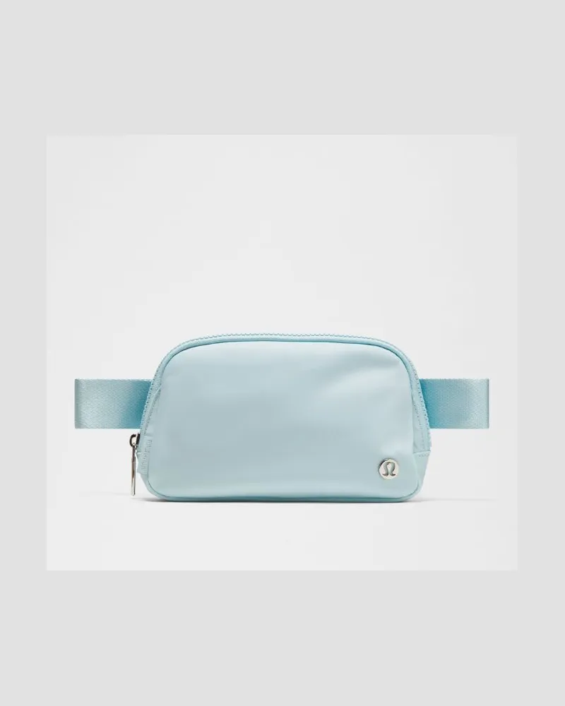 LULULEMON Everywhere Gürteltasche Größe in Foam Cloud/Silver Foam