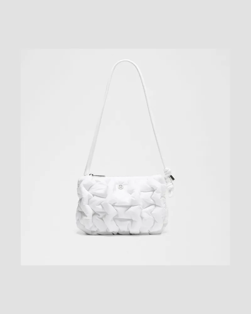LULULEMON Kleine, gesteppte Quilty Puff-Umhängetasche 2 Größe in Weiß/Silber Weiß