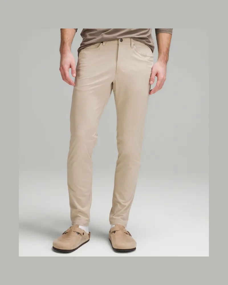 LULULEMON ABC Hose im Slim Fit mit 5 Taschen Warpstreme für Männer – 86 cm – Khaki – Größe Trench