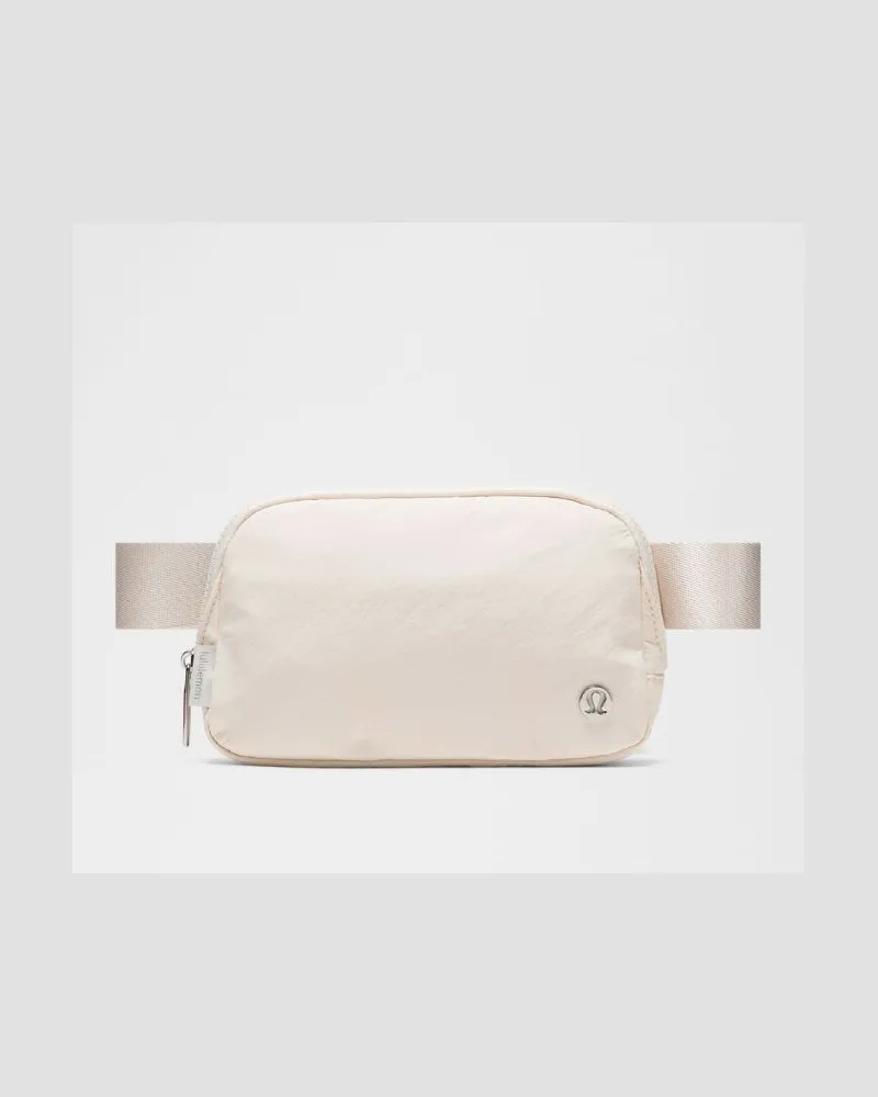 LULULEMON Everywhere Gürteltasche Größe in Light Ivory/Silver Light