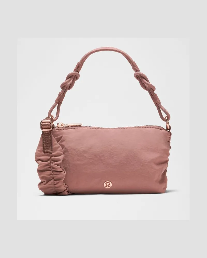 LULULEMON Mini-Schultertasche mit gerafftem Riemen 1 Gold – Größe Toasted