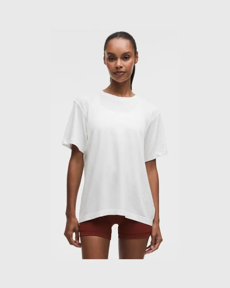LULULEMON Swiftly Kurzarmshirt im Relaxed Fit in Hüftlänge Logo – Größe in Weiß Weiß