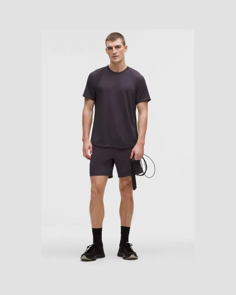 LULULEMON License to Train Shorts ohne Liner für Männer – 18 cm – Größe in Atmospheric Purple Atmospheric