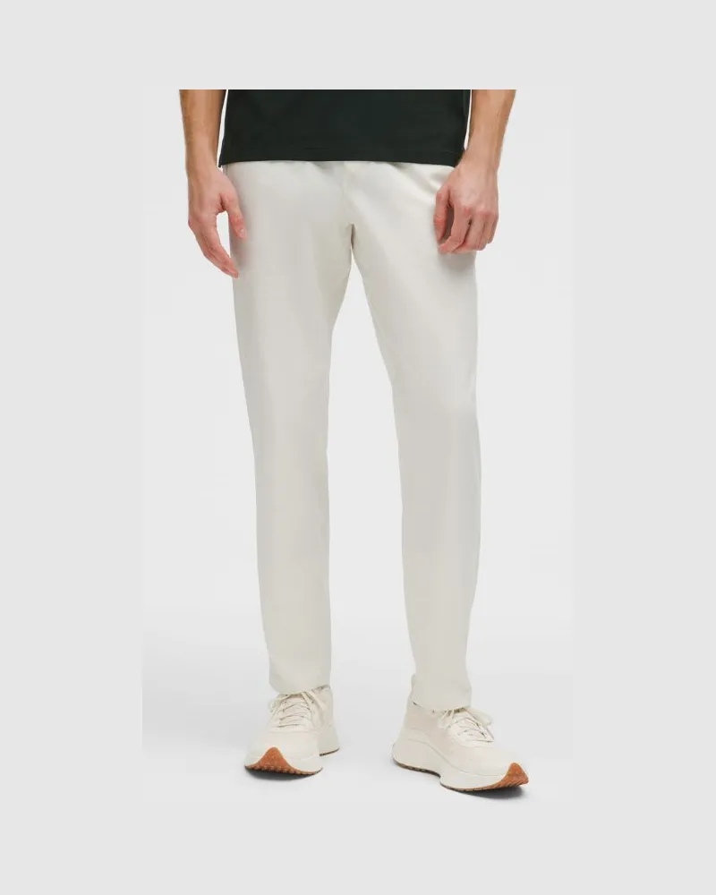 LULULEMON ABC Pull-on-Hose im Slim Fit Normale Länge für Männer – Größe in Light Ivory Light
