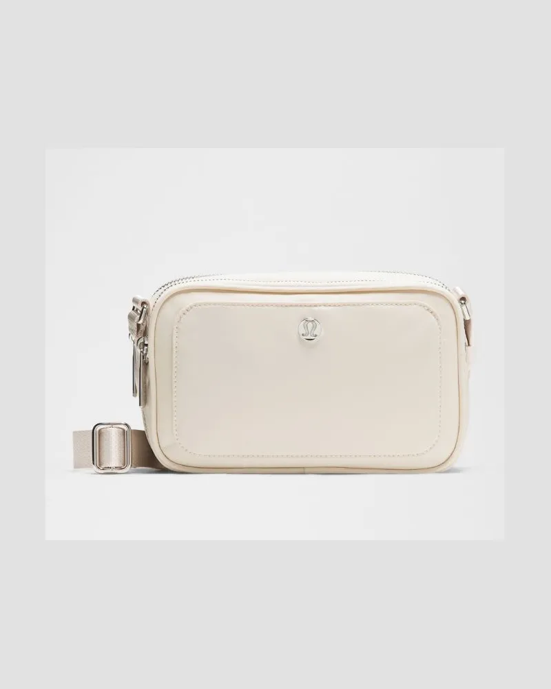 LULULEMON Umhängetasche Größe in Light Ivory/Silver Light