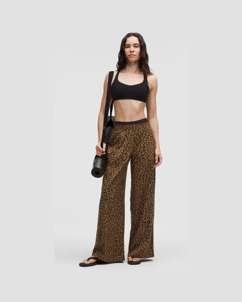 LULULEMON Swift Hose mit ausgestelltem Bein und mittelhohem Bund Volle Länge für Frauen – Größe in Leopardo Mini Desert Khaki Multi Leopardo