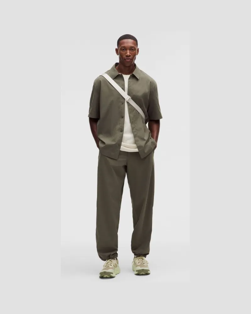 LULULEMON Unshaken Kurzarmshirt mit Kragen für Männer – Größe in Army Green Army