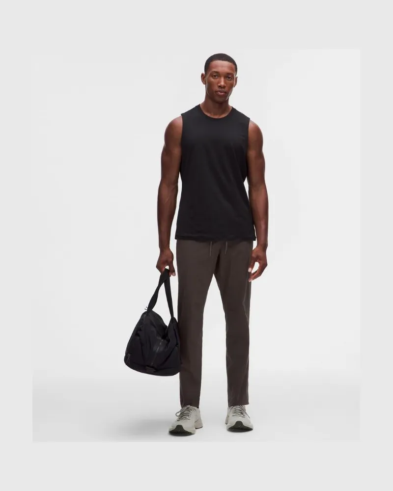 LULULEMON Zeroed In Hose im Slim Fit für Männer – Größe in Mahogany Muse Mahogany