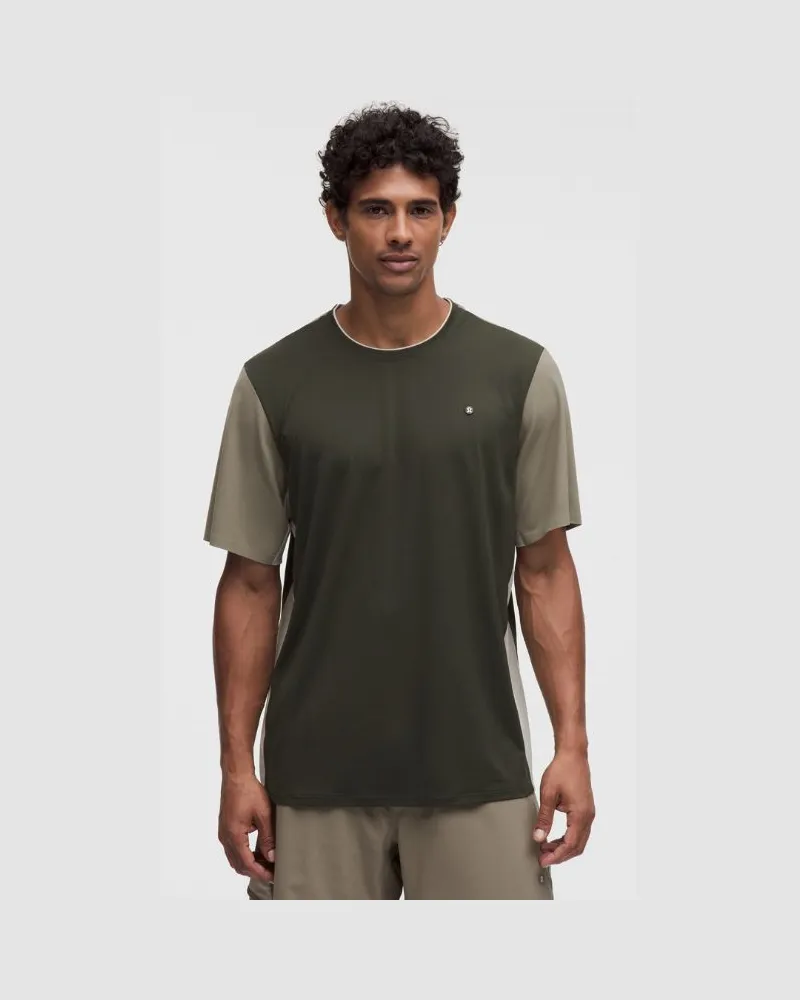 LULULEMON Piqué-Tennis-Kurzarmshirt mit einsätzen für Männer – Größe in Deep Forest/Cypress Forest/Downtown Tan Deep