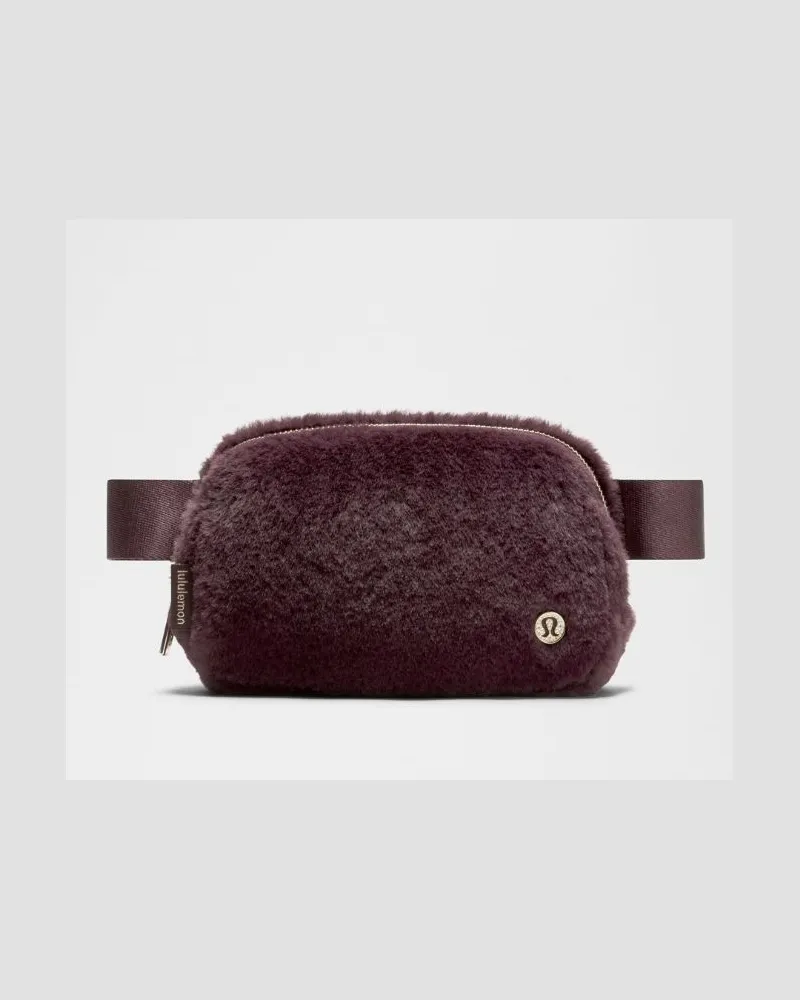 LULULEMON Everywhere Belt Bag 1L Plush Fleece in Black Plum/Gold Black