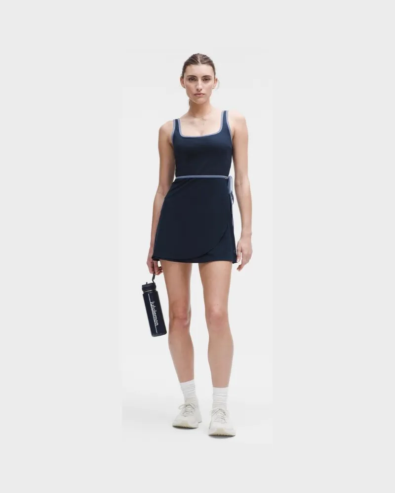 LULULEMON Tenniskleid mit Wrap-Front für Frauen – Größe in Club Blue/Water Drop Club