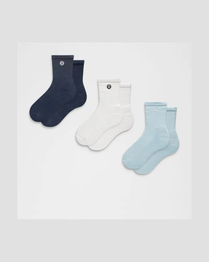 LULULEMON Daily Essential Knöchelhohe Socken Unisex 3er-Pack – Größe in Foam Cloud/White/Club Blue Foam