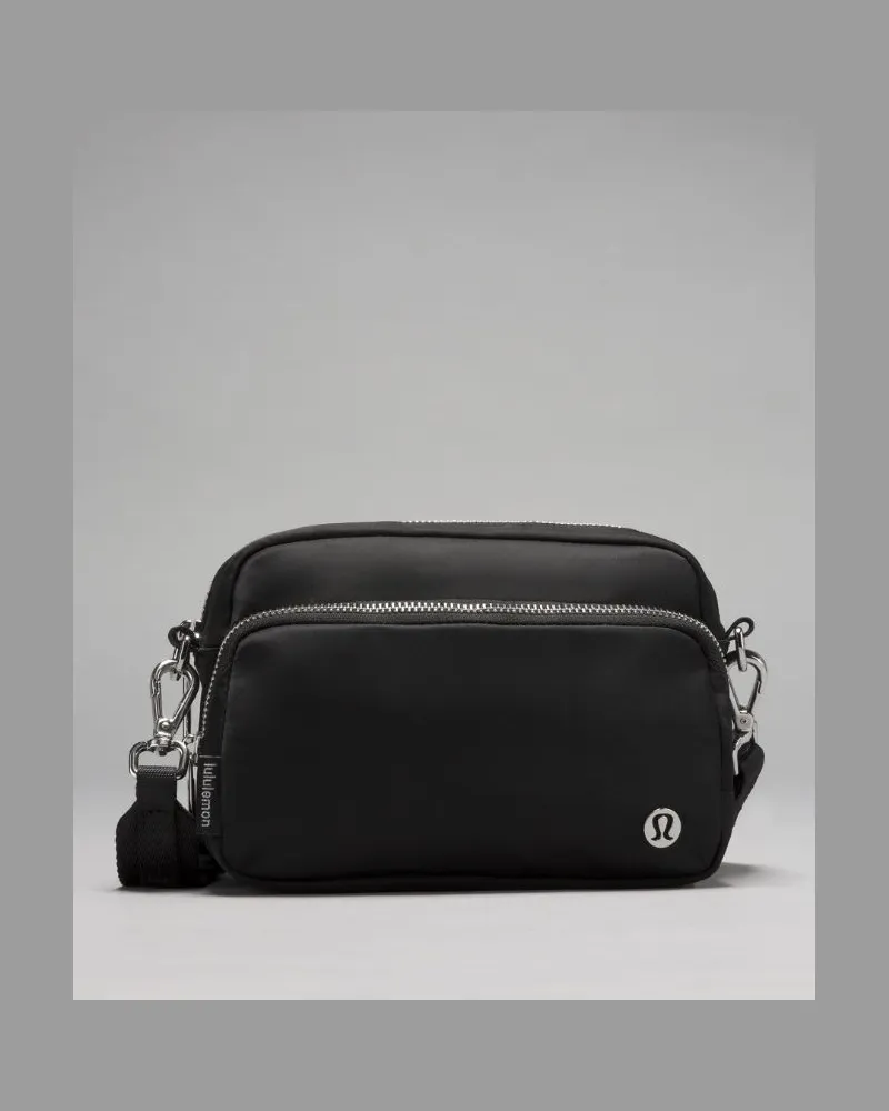 LULULEMON Everywhere Crossbody-Tasche Metallbeschläge – Größe in Schwarz Schwarz