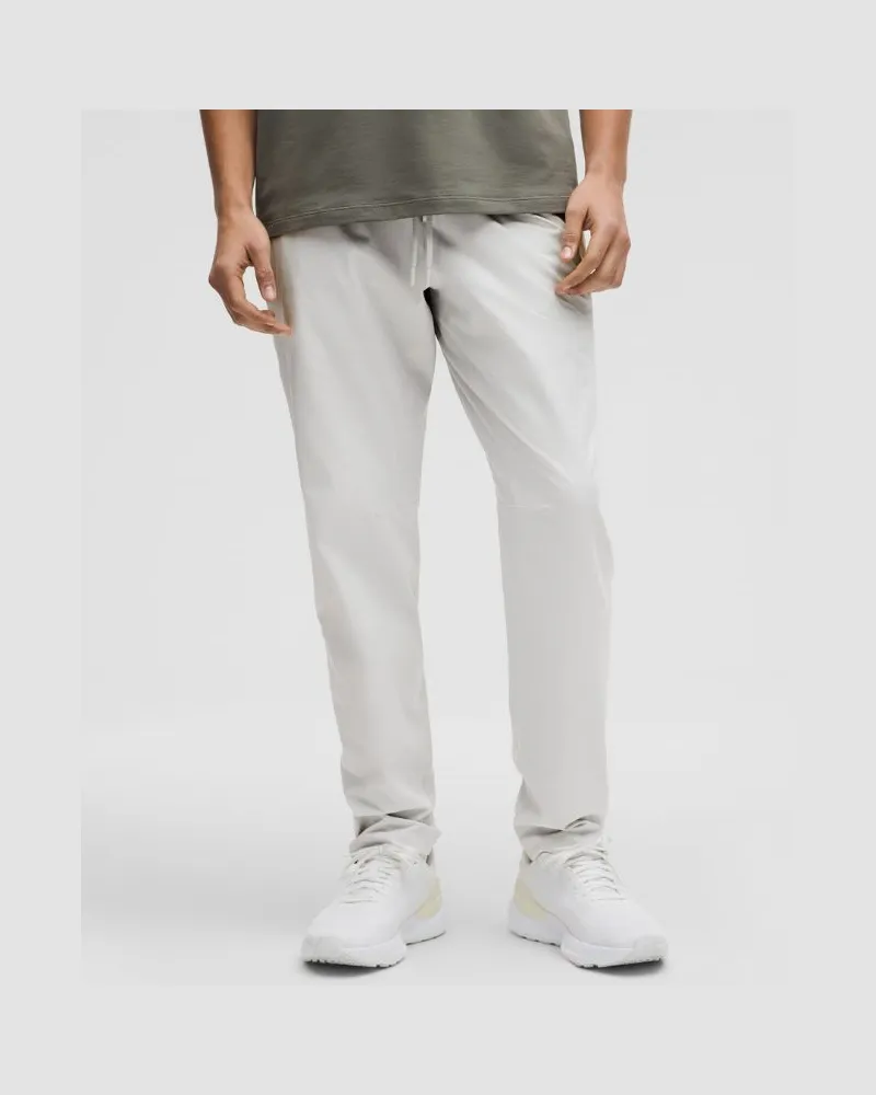 LULULEMON Zeroed In Hose im Slim Fit für Männer – Größe in Vapor Vapor