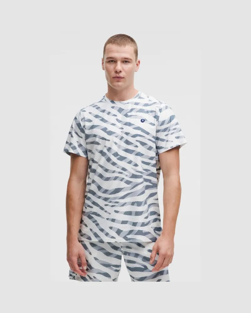 LULULEMON Ventilated Short-Sleeve Tennis Shirt für Männer – Größe in Animal Mesh Club Blue Multi Animal