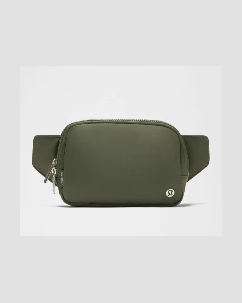 LULULEMON Everywhere Gürteltasche Groß Größe in Sassy Sage/Silver Sassy