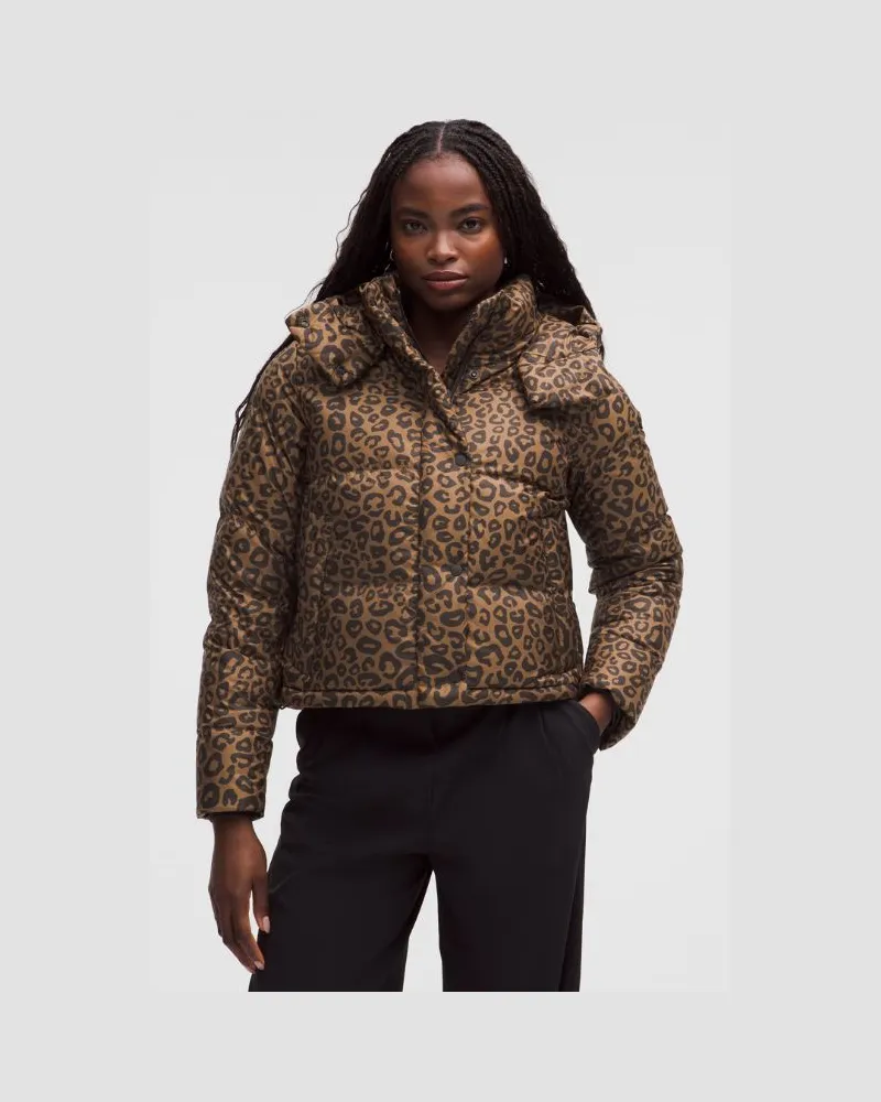 LULULEMON Crop-Pufferjacke aus Daunen mit Füllkraft 600 Print für Frauen – Größe in Leopardo Shift Desert Khaki Multi Leopardo