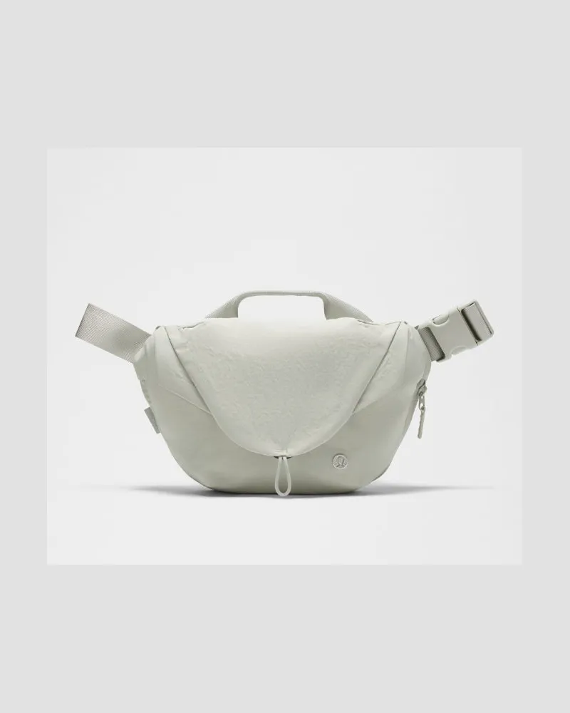 LULULEMON Abgerundete Crossbody-Tasche Größe in Meadow Haze Meadow