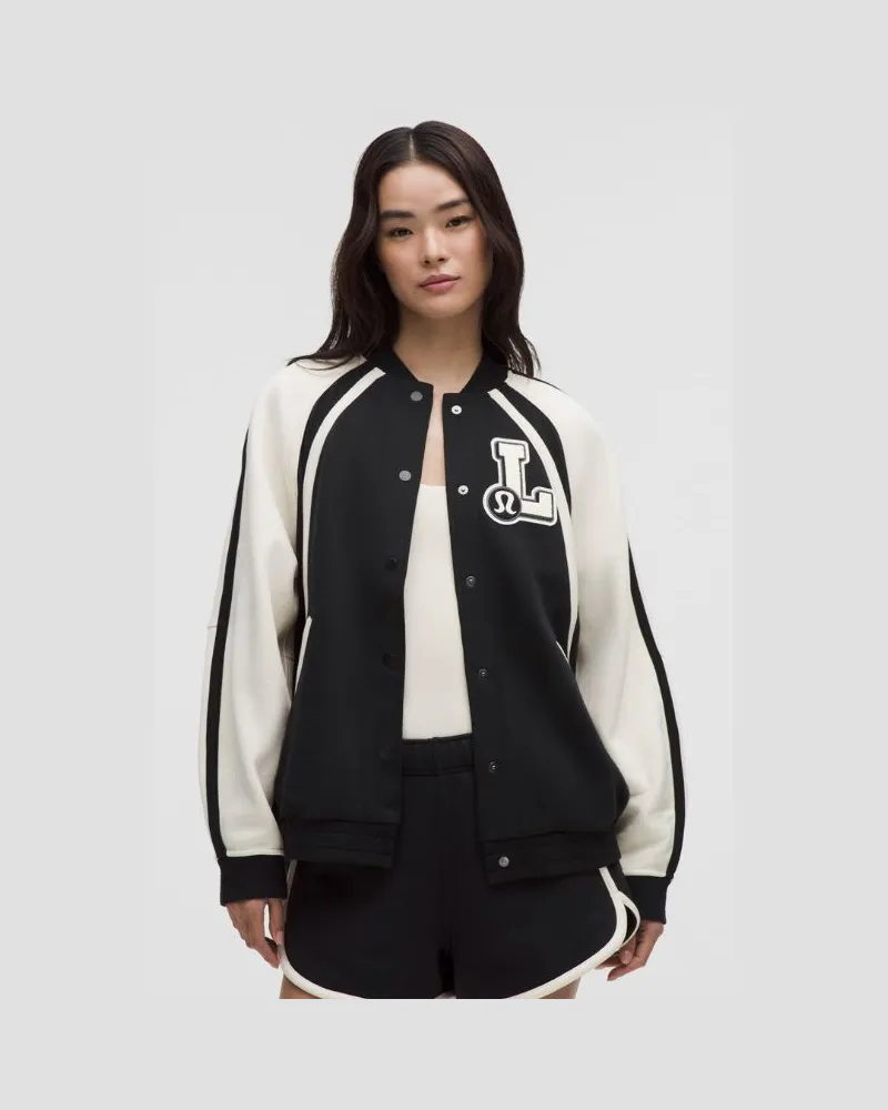 LULULEMON Scuba Oversized-Jacke im College-Style Grafik für Frauen – Größe in Black/Light Ivory Black