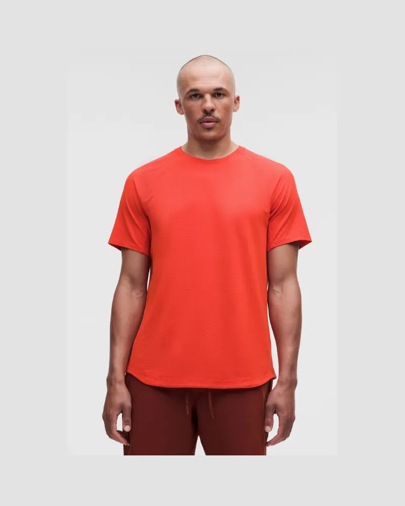 LULULEMON License to Train Kurzarmshirt für Männer – Größe in Cherry Ember Cherry