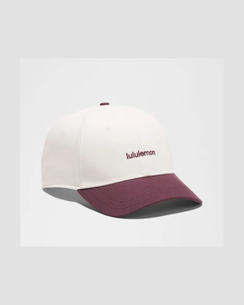 LULULEMON Classic Ball Cap Structured Wordmark – Größe in Light Ivory/Ruby Magic Light