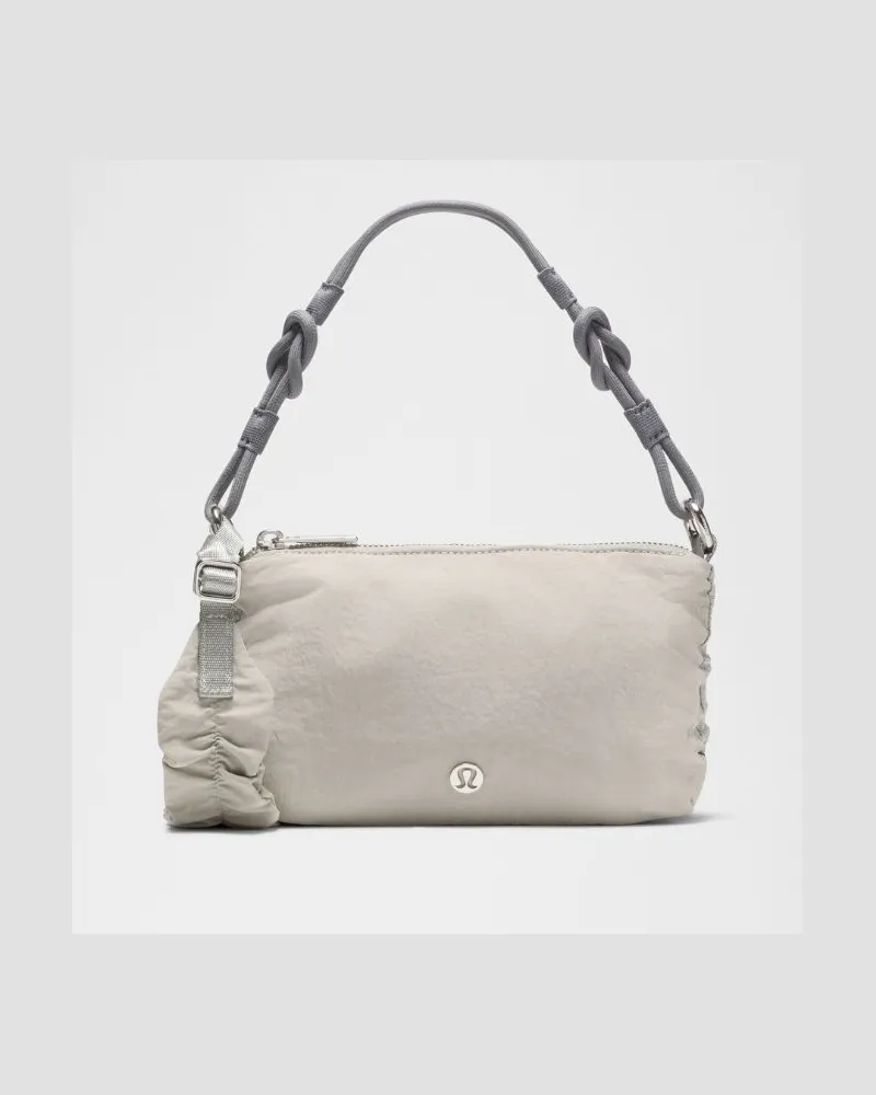 LULULEMON Mini-Schultertasche mit gerafftem Riemen 1 Größe in Hailstone Grey/Asphalt Grey/Silver Hailstone