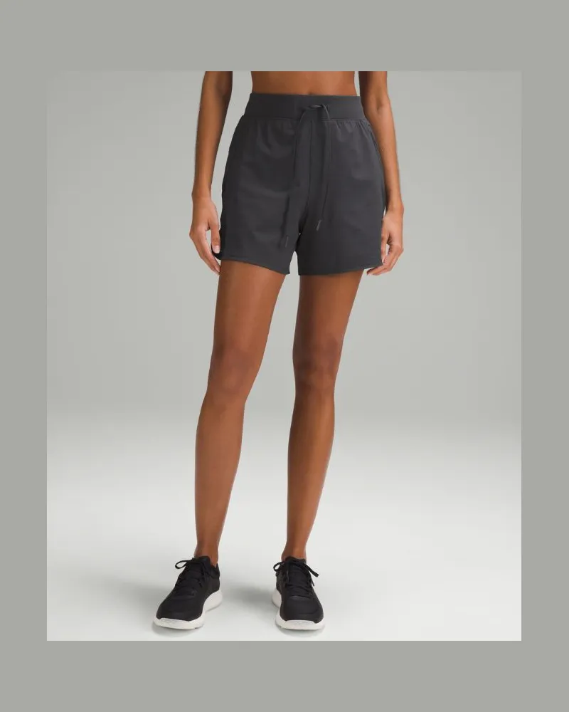 LULULEMON License to Train Shorts mit hohem Bund für Frauen – 10 cm – Größe in Graphite Grey Graphite