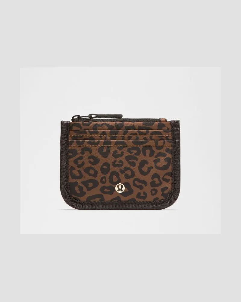LULULEMON True Identity Kartenhalter in Leopardo Shift Midi Desert Khaki Multi/Night Brown/Gold Leopardo