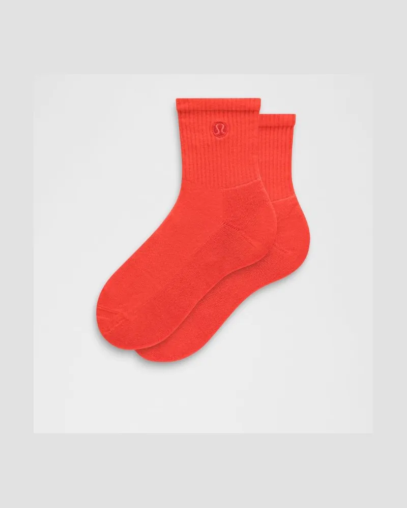 LULULEMON Daily Essential Knöchelhohe Socken Unisex – Größe in Cherry Ember Cherry