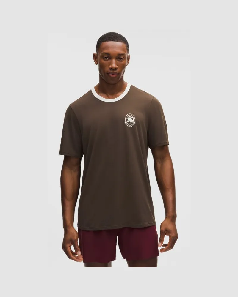 LULULEMON Fast and Free T-Shirt mit perforierten Streifen Run Crew 1998 für Männer – Größe in Walnut Crunch Walnut