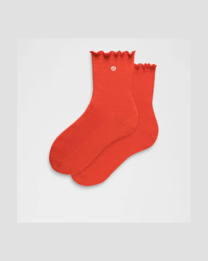 LULULEMON Quarter-Socken mit gewelltem Rand – Größe in Cherry Ember/Coconut Ivory Cherry