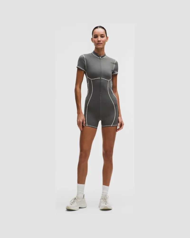 LULULEMON Ultralu Contour-Seam Onesie 4" für Frauen – Größe in Onyx Grey Onyx
