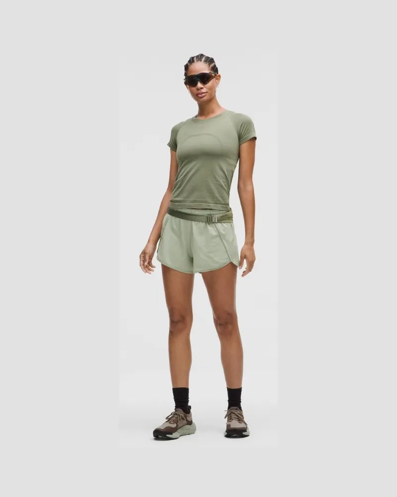 LULULEMON Swiftly Shorts mit mittelhohem Bund für Frauen cm – Größe in Fog Green/Light Ivory Fog