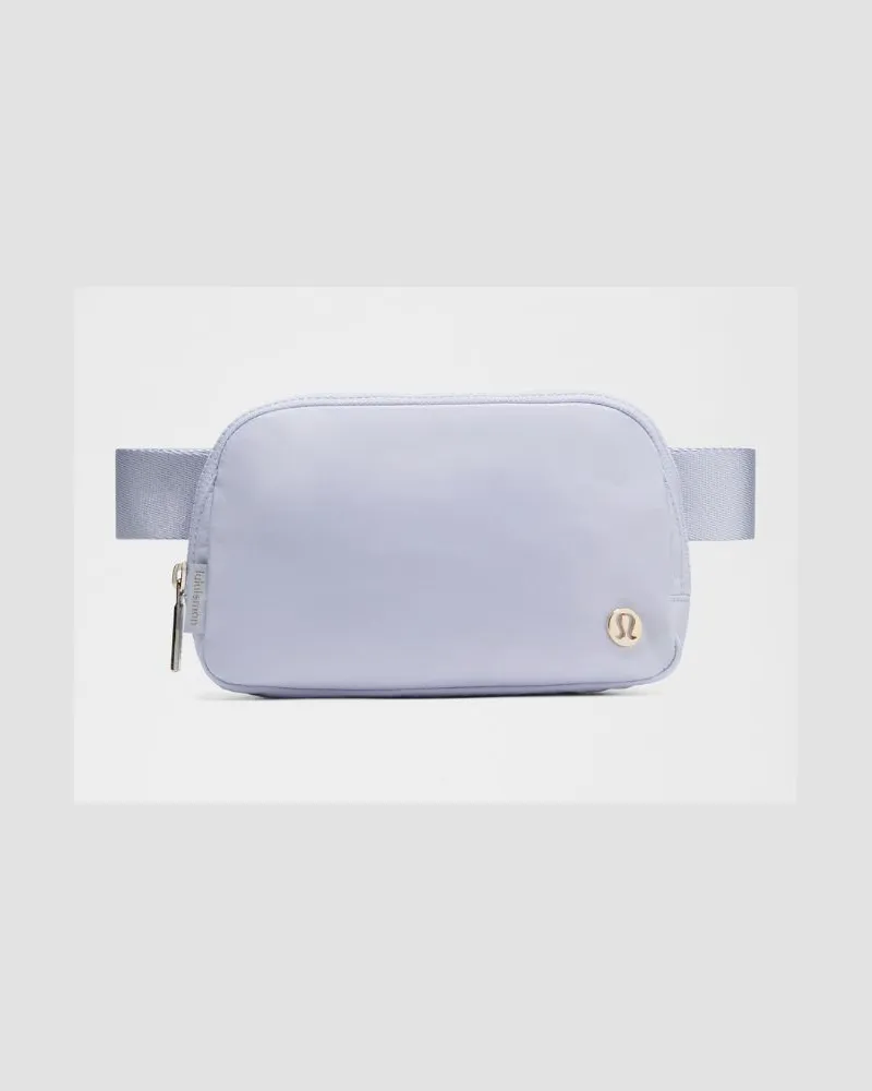 LULULEMON Everywhere Gürteltasche Größe in Serene Blue Serene