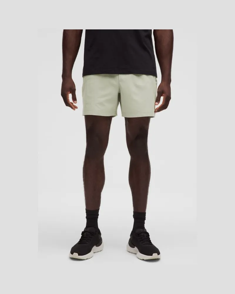 LULULEMON Zeroed In Shorts ohne Liner für Männer – 13 cm – Größe in Fog Green Fog