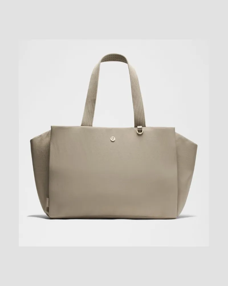 LULULEMON Tote-Bag mit drei Fächern 18 L in Warm Ash Grey/Gold Warm