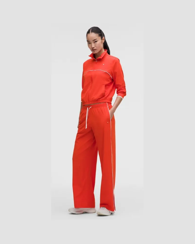 LULULEMON Court Rival Trainingshose mit weitem Bein in normaler Länge Kontrastierender Kordelzug für Frauen – Größe in Cherry Ember/Weiß Cherry