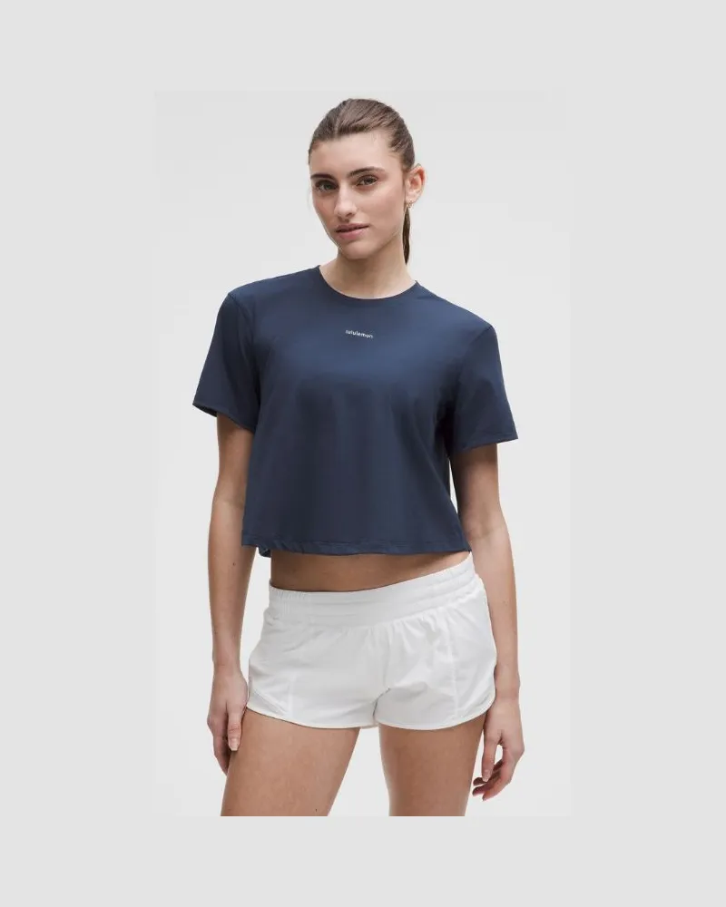 LULULEMON Pace Crush T-Shirt mit überkreuzter Rückseite und Grafik für Frauen – Größe in Club Blue Club