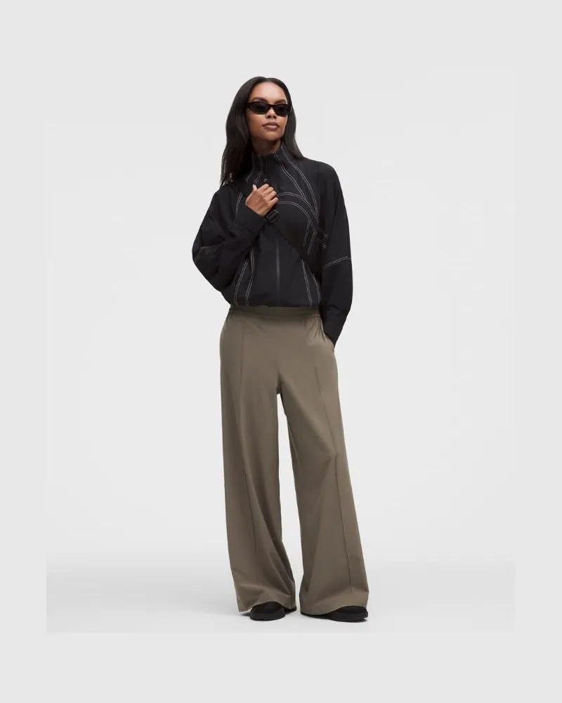 LULULEMON Breezily Hose mit mittelhohem Bund Normale Länge für Frauen – Größe in Nomad Nomad